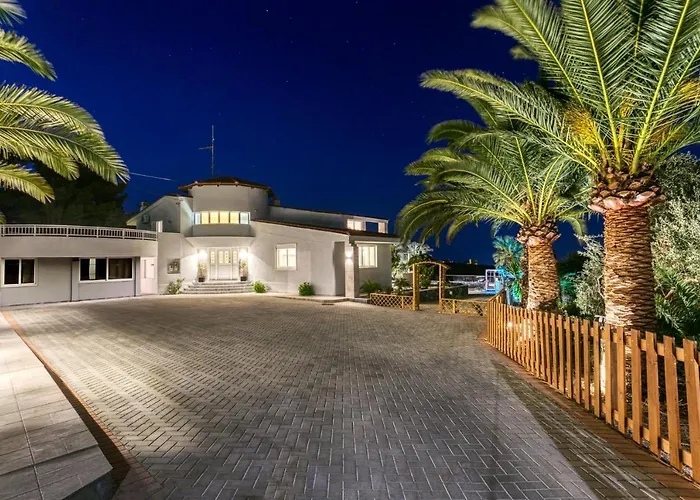 Monroe By * Херсониссос