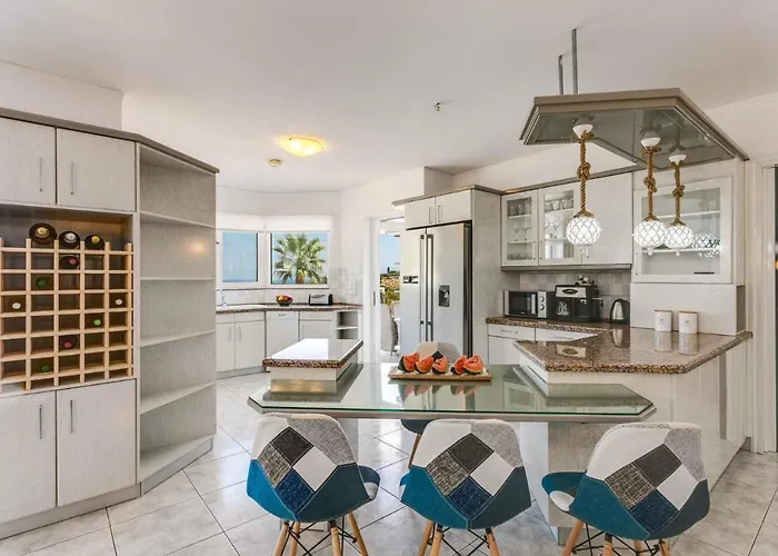 Monroe By * Hersónissos